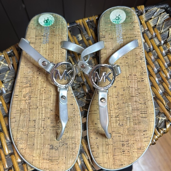 Michael Kors Charm Jelly Thong Flip Flop Sandal Grey Sz 8 New - Picture 2 of 4